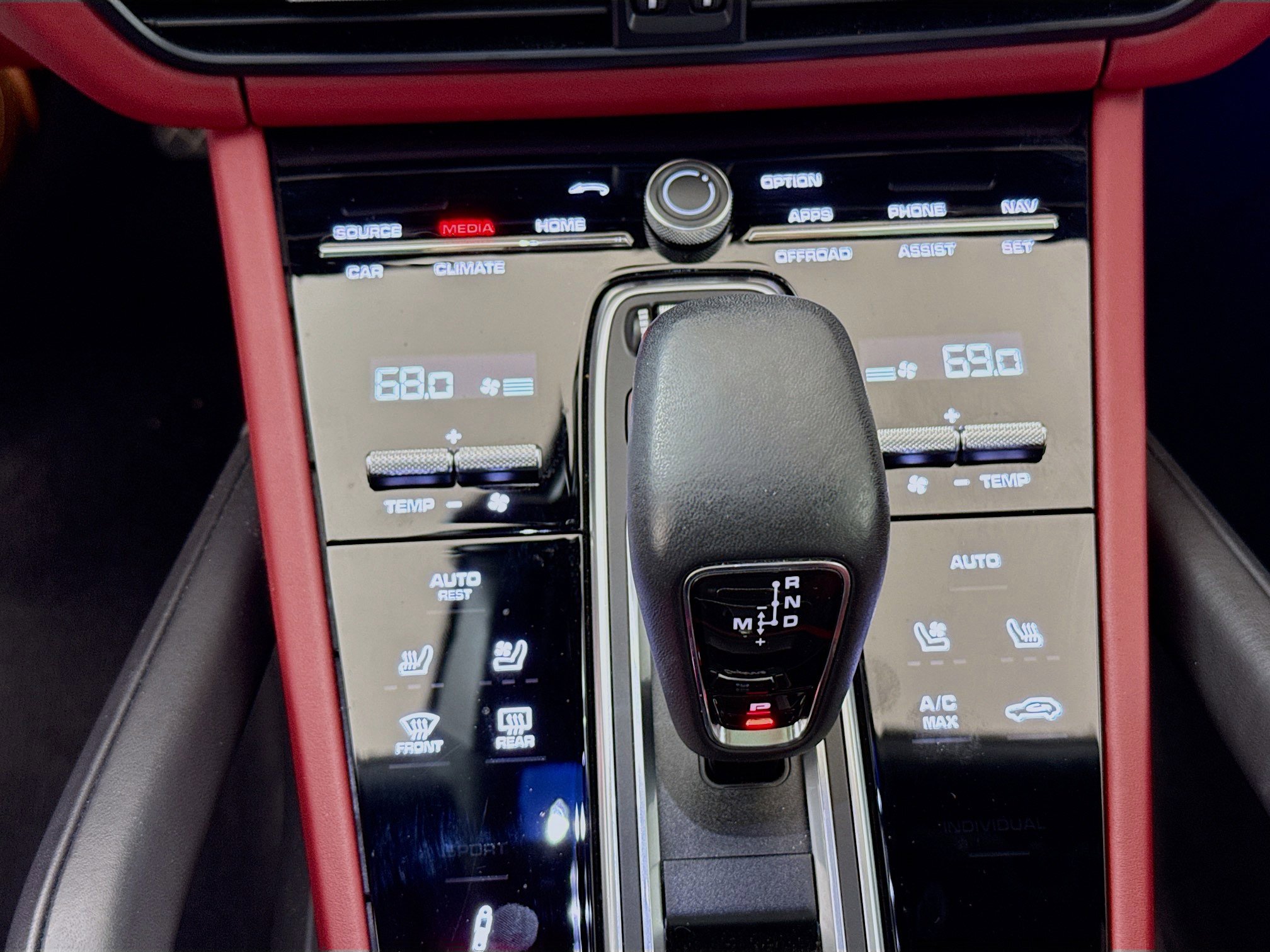 Used 2023 Porsche Cayenne Platinum Edition image 17