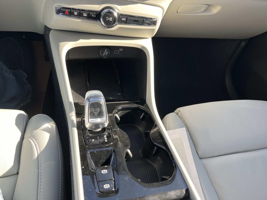 New 2026 Volvo XC40 B5 Plus w/ Protection Package Premier image 28