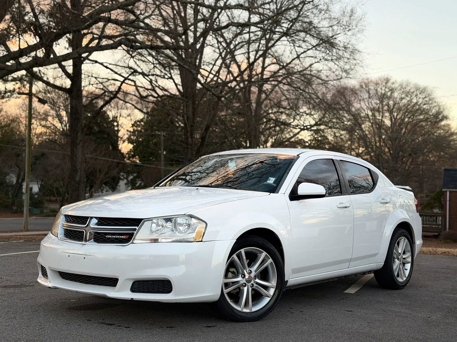 Used 2012 Dodge Avenger SXT w/ Rallye Appearance Group FWD image 2