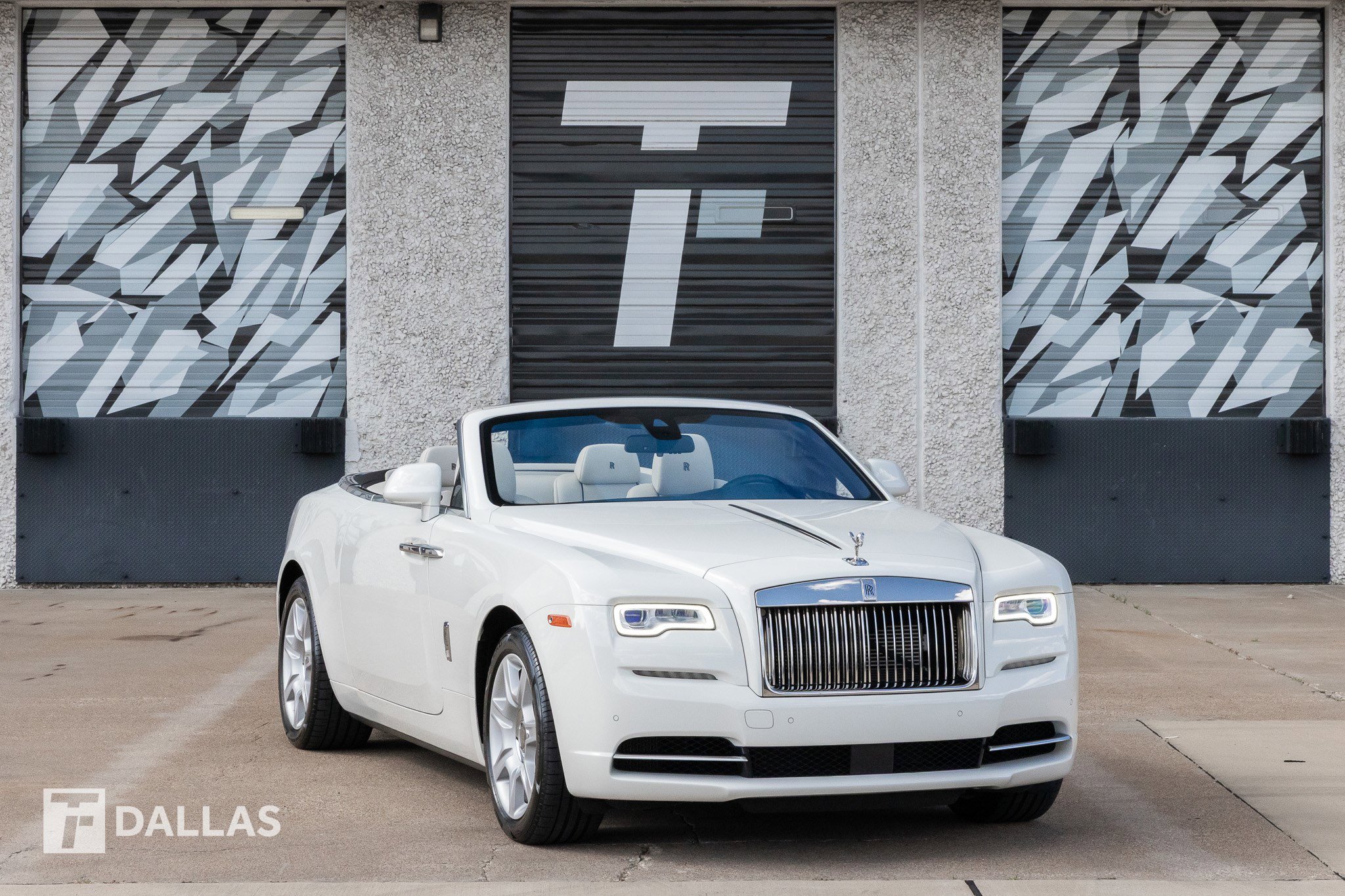 Used 2017 Rolls-Royce Dawn image 1