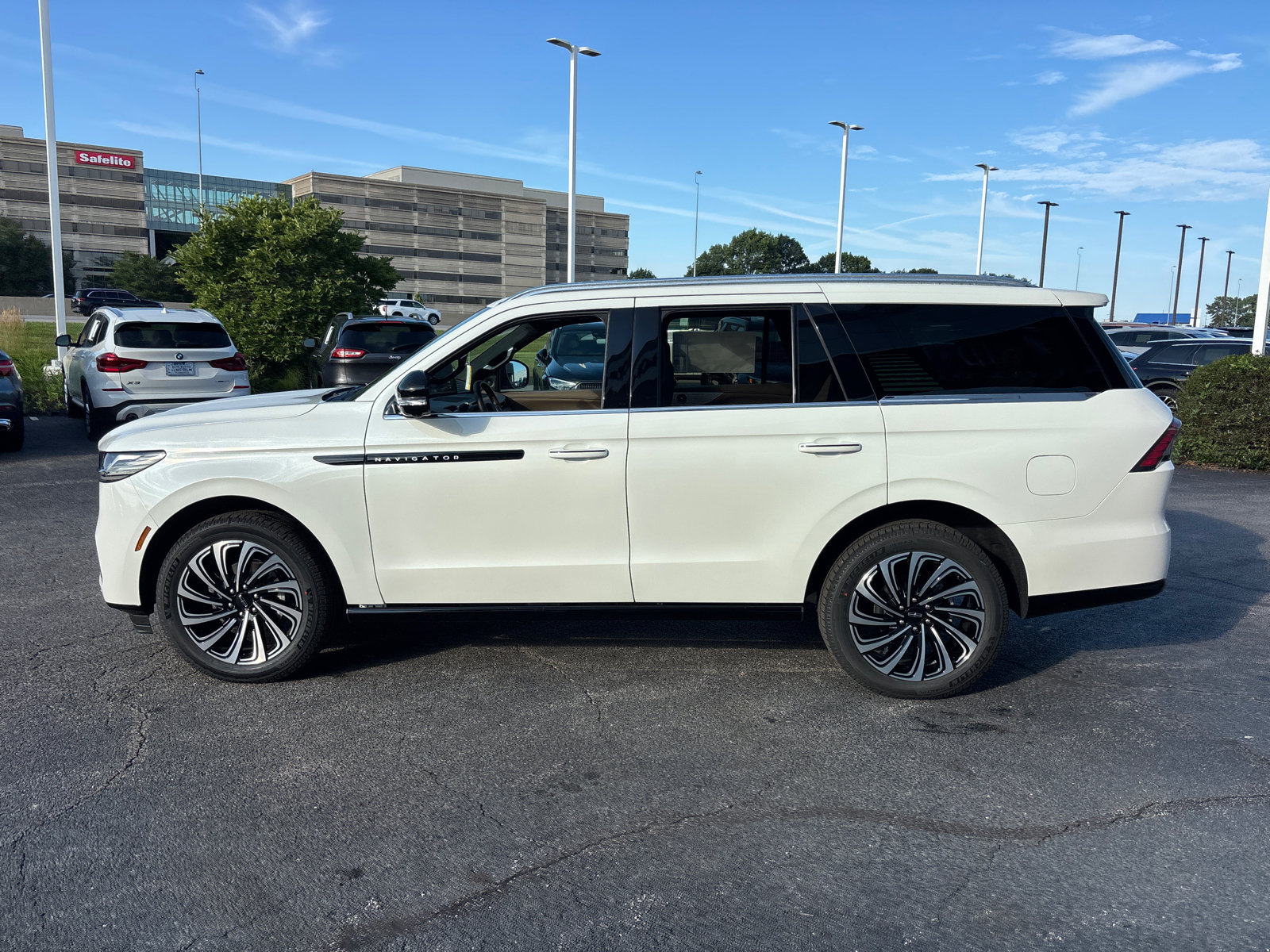 New 2027 Lincoln Navigator Black Label AWD/4WD image 4