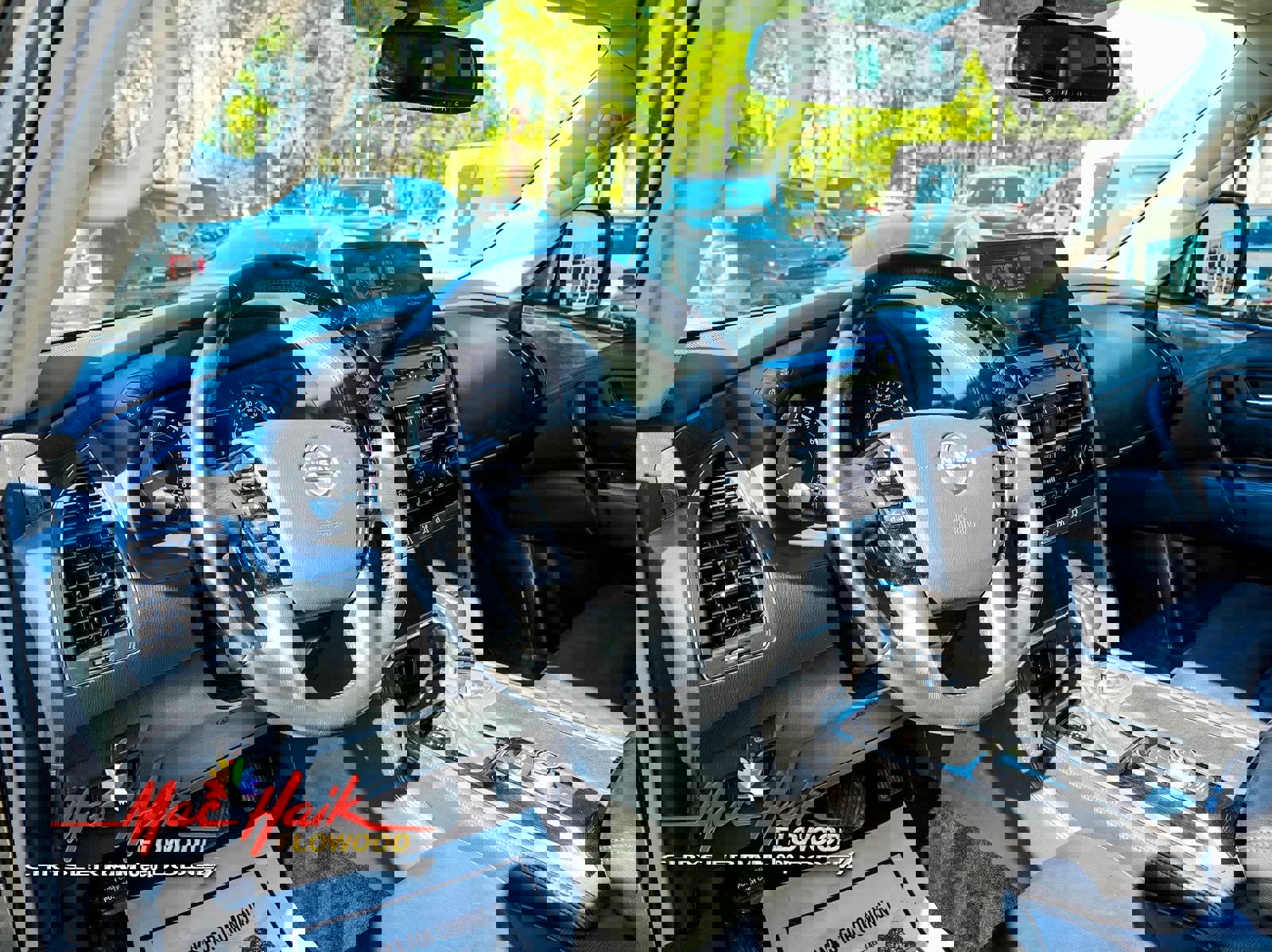 Used 2023 Nissan Armada SV image 10