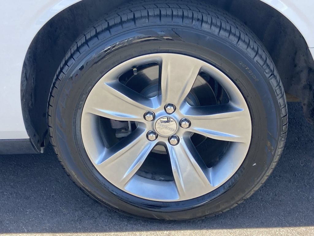 Used 2019 Dodge Challenger SXT RWD image 27