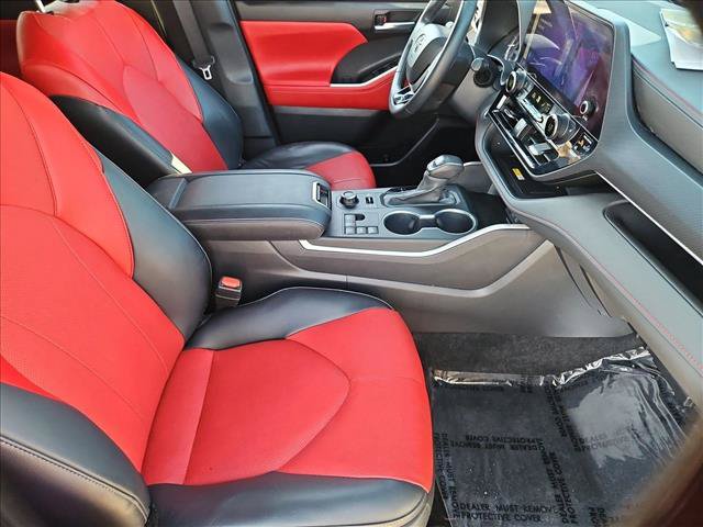 Used 2024 Toyota Highlander XSE AWD/4WD image 28