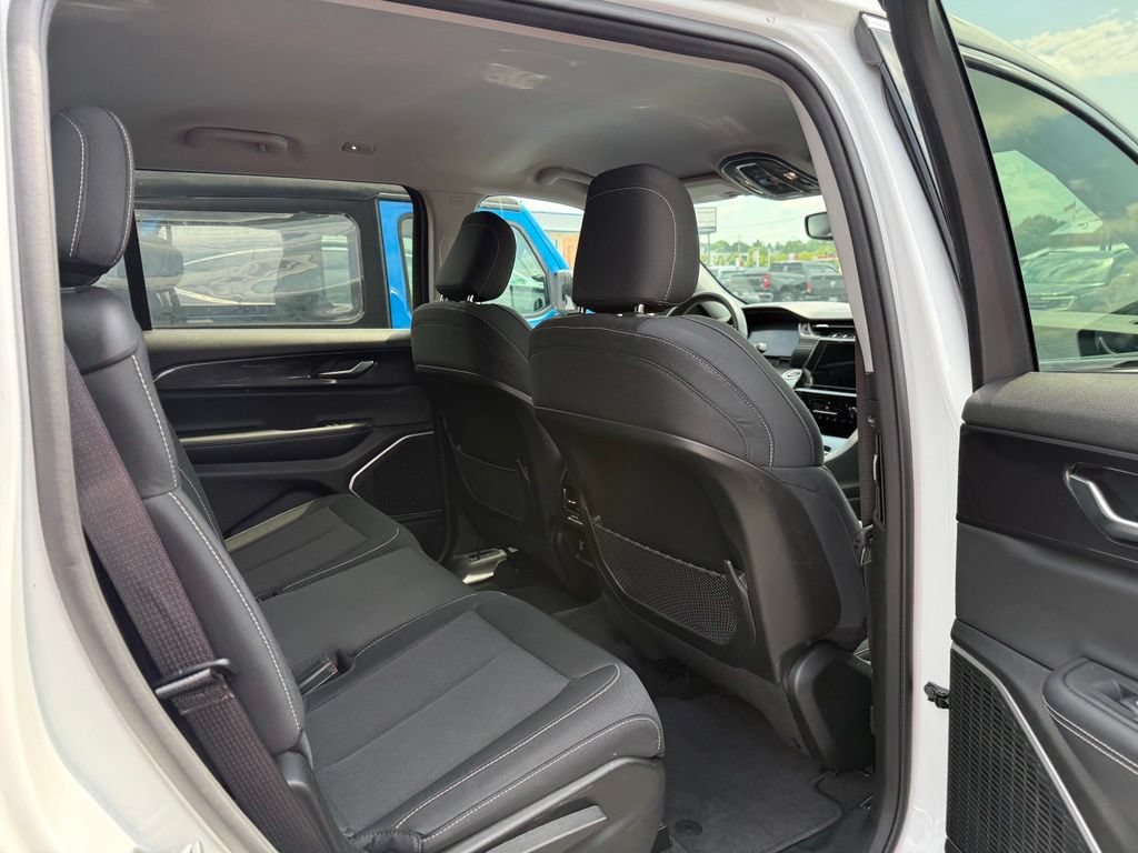 Used 2021 Jeep Grand Cherokee L Laredo w/ Luxury Tech Group I AWD/4WD image 14