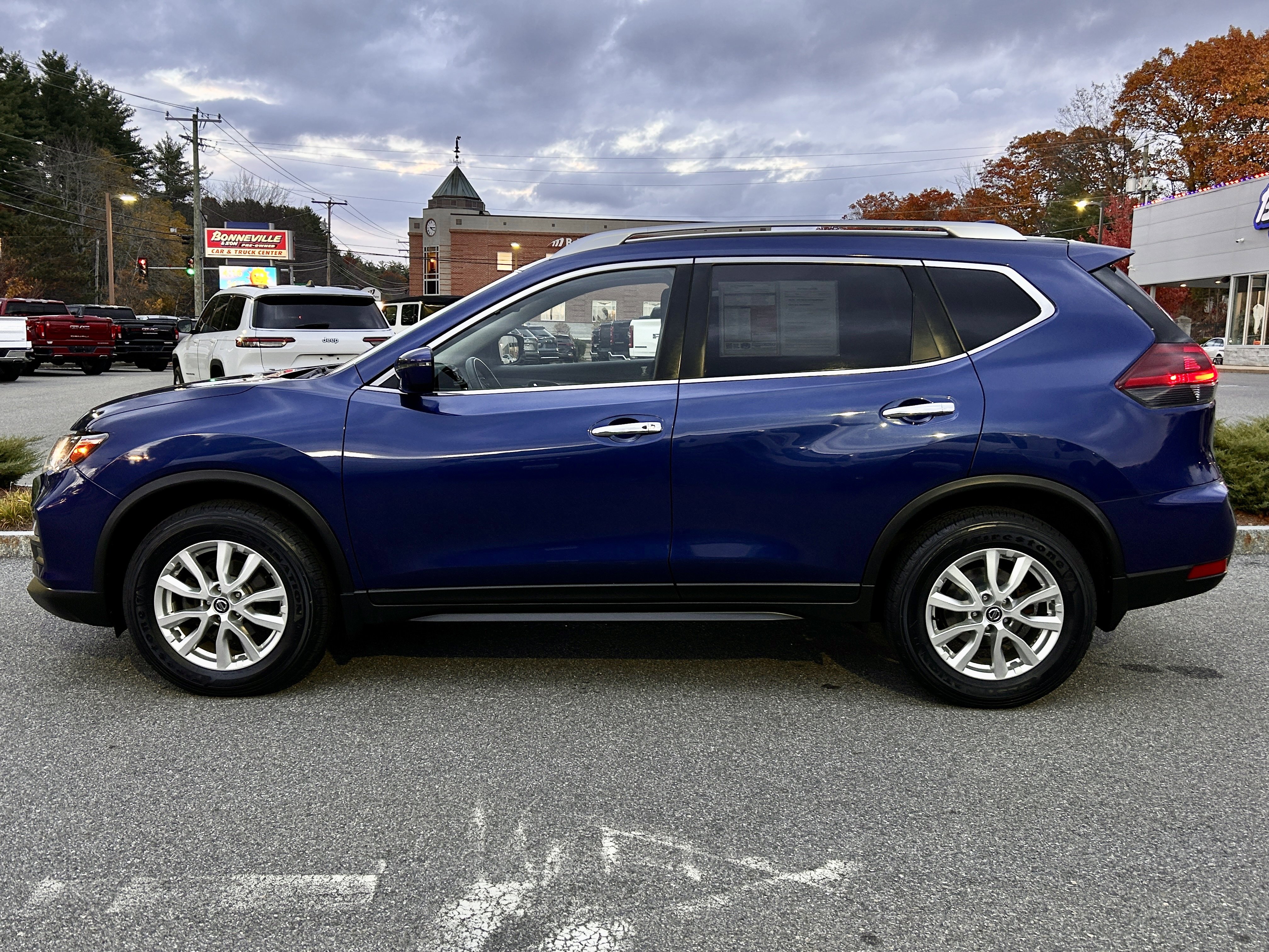 Used 2020 Nissan Rogue SV image 5