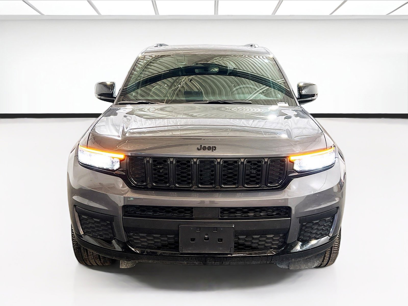 Used 2024 Jeep Grand Cherokee L Altitude AWD/4WD image 2