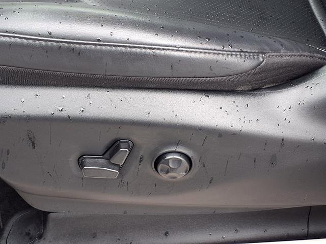 Used 2024 Chrysler Pacifica Touring-L FWD image 4