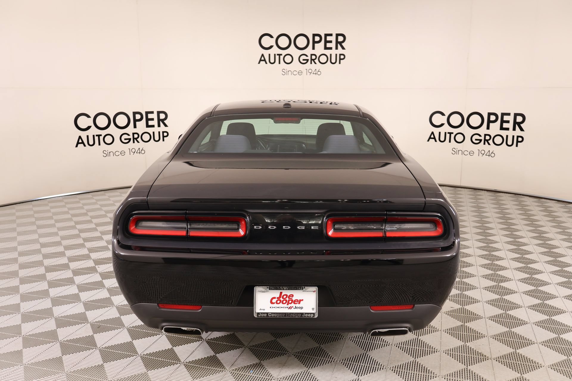 Used 2016 Dodge Challenger SXT RWD image 18