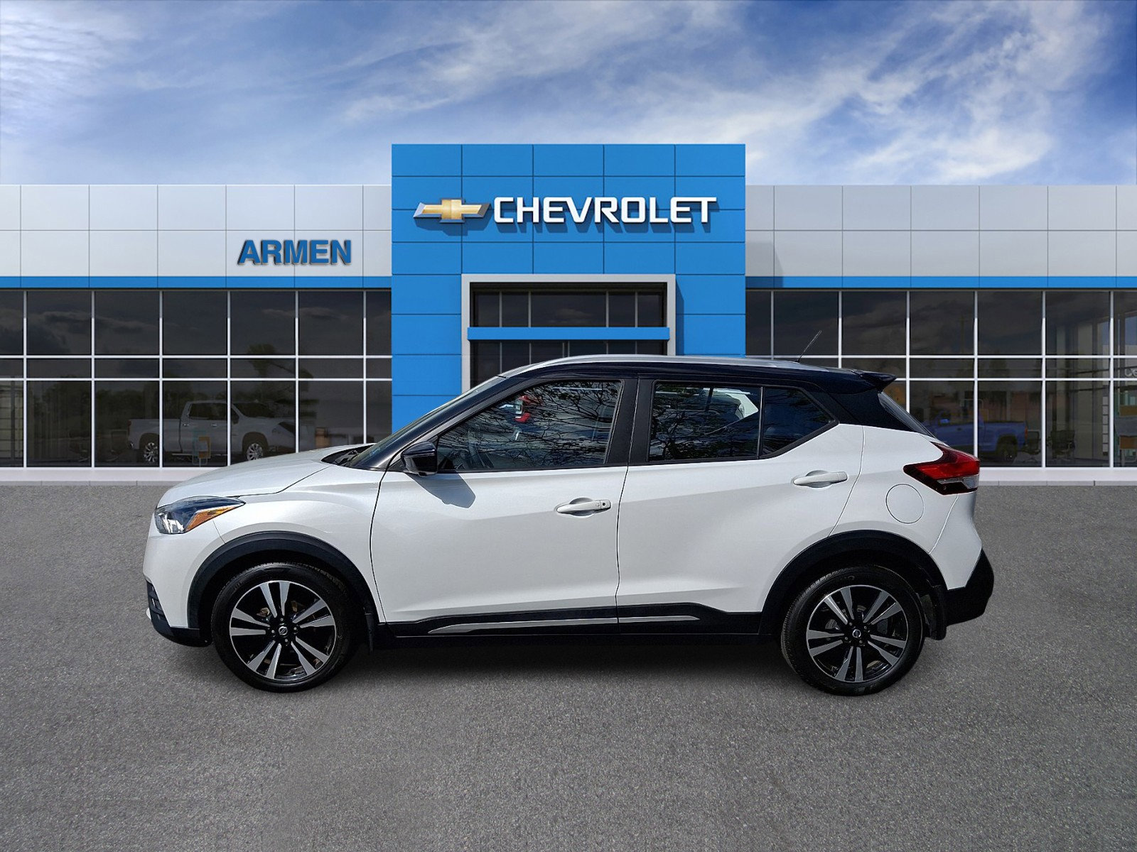 Used 2018 Nissan Kicks SR w/ Premium Package FWD image 8