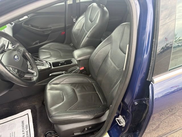 Used 2017 Ford Focus Titanium FWD image 22