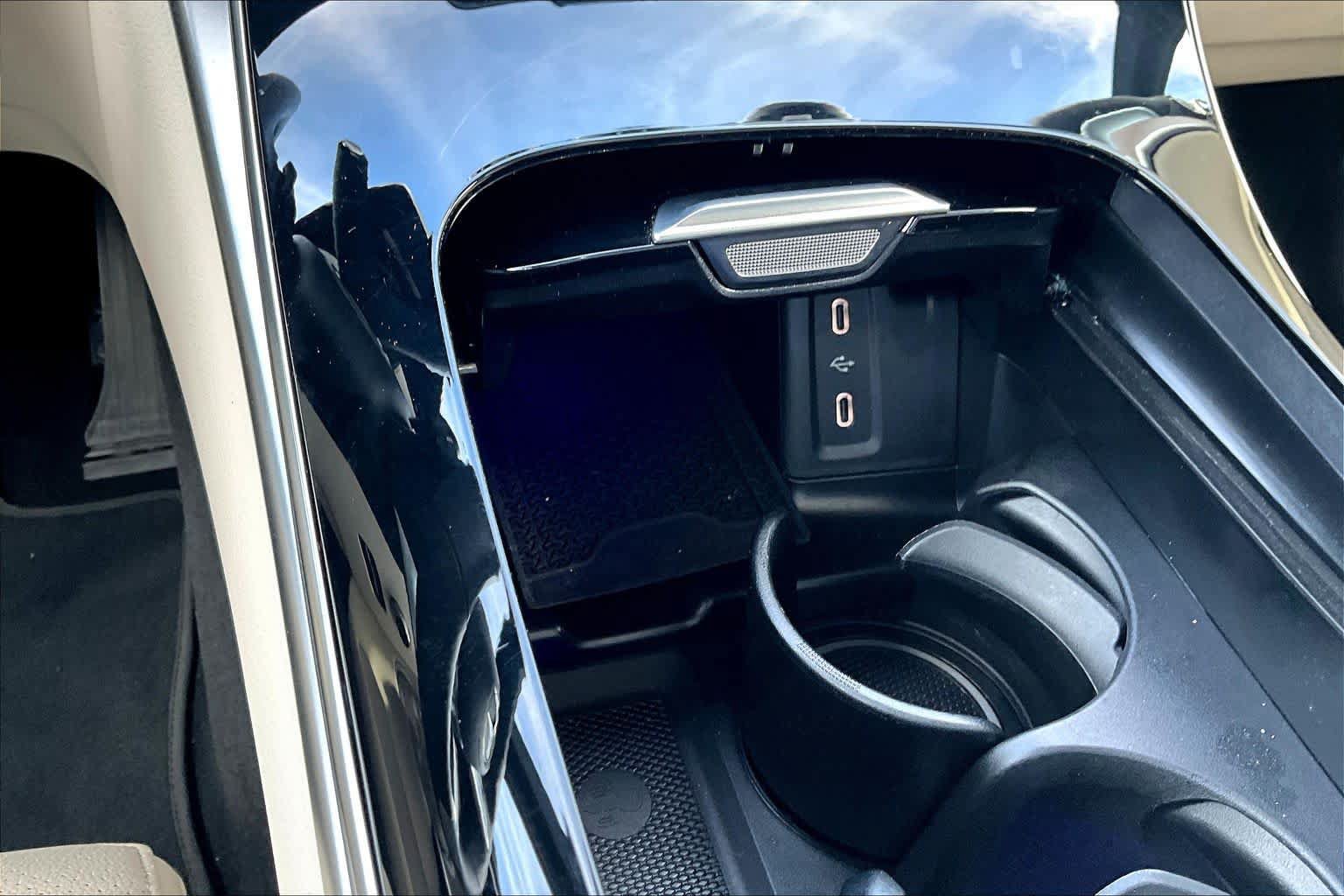 Used 2025 Mercedes-Benz GLC 300 4MATIC image 35
