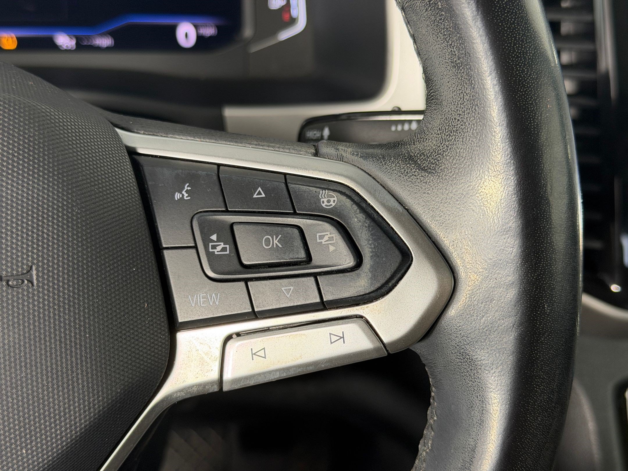 Used 2020 Volkswagen Atlas Cross Sport SEL Premium AWD/4WD image 27