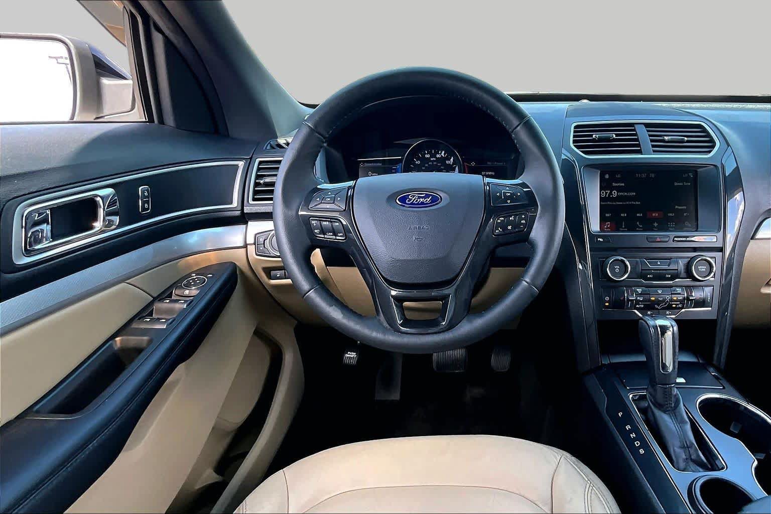Used 2017 Ford Explorer XLT w/ Equipment Group 202A FWD image 6