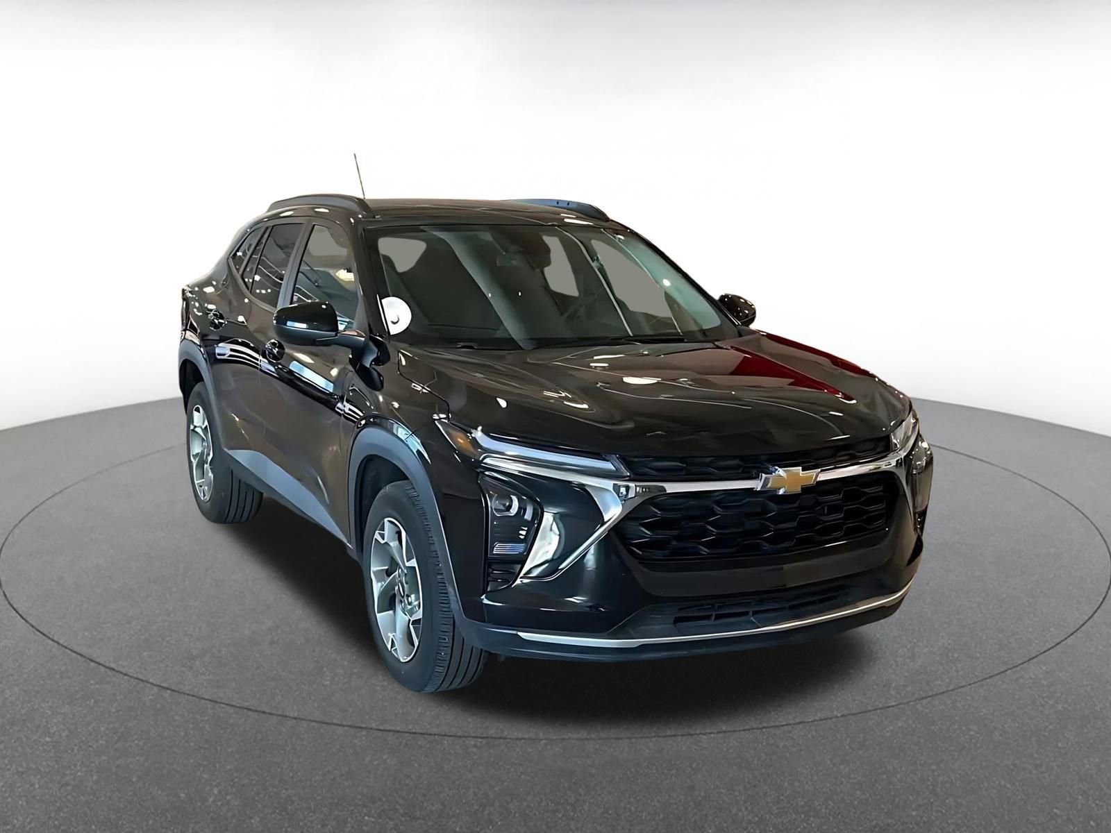 Used 2025 Chevrolet Trax LT w/ LT Convenience Package image 3