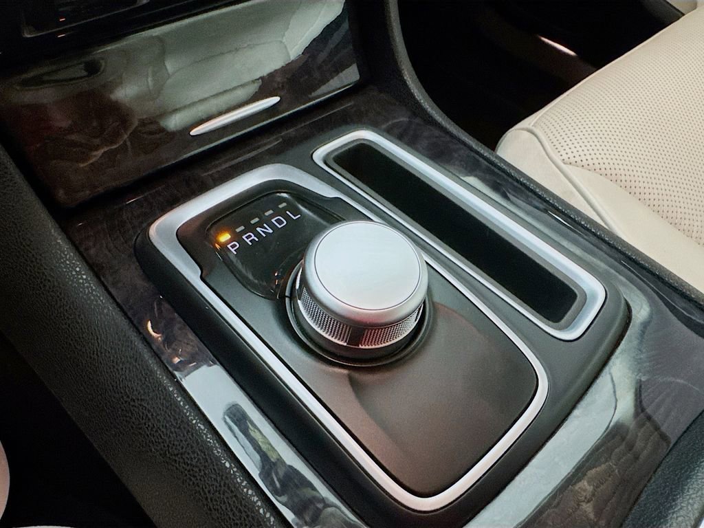 Used 2018 Chrysler 300 Limited image 19