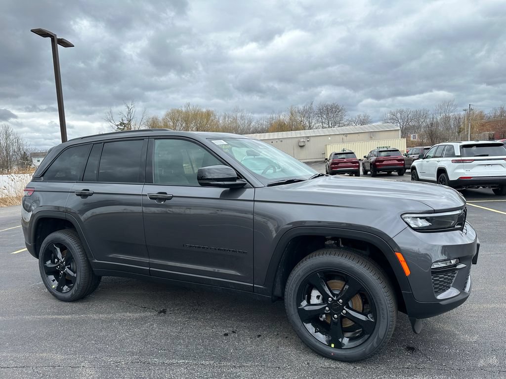 New 2025 Jeep Grand Cherokee Limited w/ Black Appearance Package AWD/4WD image 1