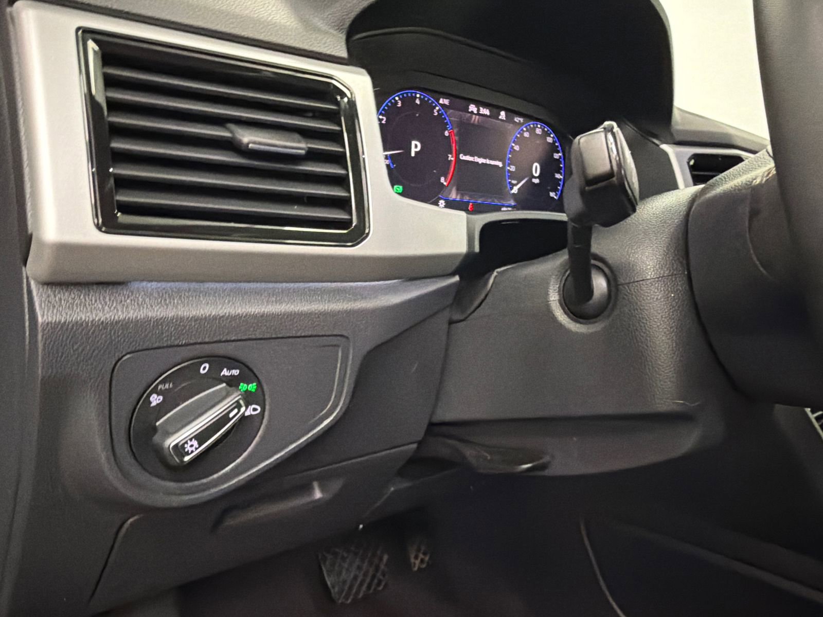 Used 2021 Volkswagen Atlas Cross Sport SEL image 32