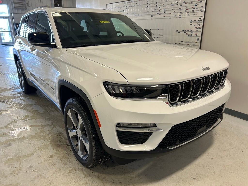New 2025 Jeep Grand Cherokee Limited w/ Luxury Tech Group II image 25