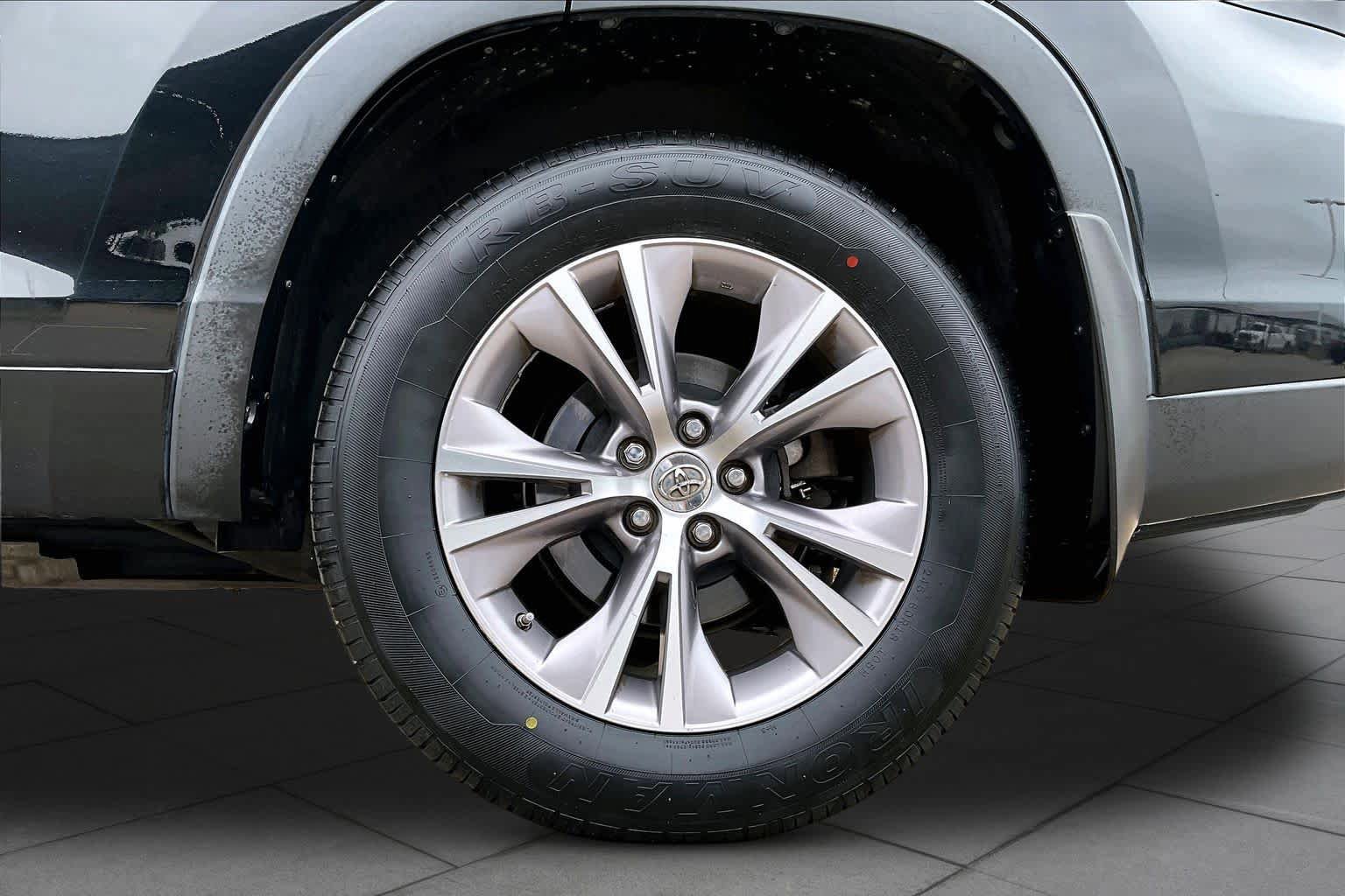 Used 2015 Toyota Highlander XLE AWD/4WD image 11