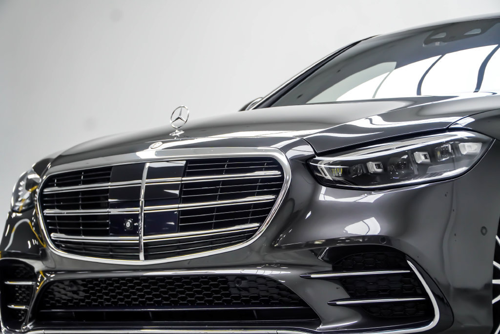 Used 2022 Mercedes-Benz S 500 4MATIC w/ AMG Line Package image 2