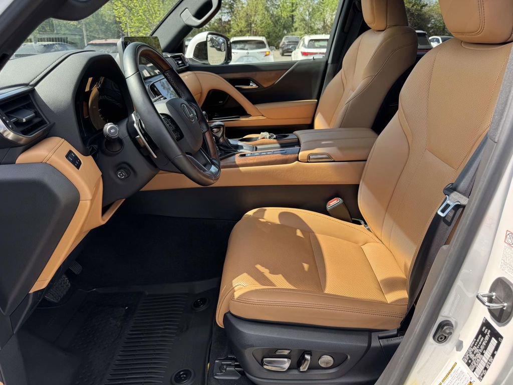 Used 2024 Lexus LX 600 4WD w/ Luxury Package image 13