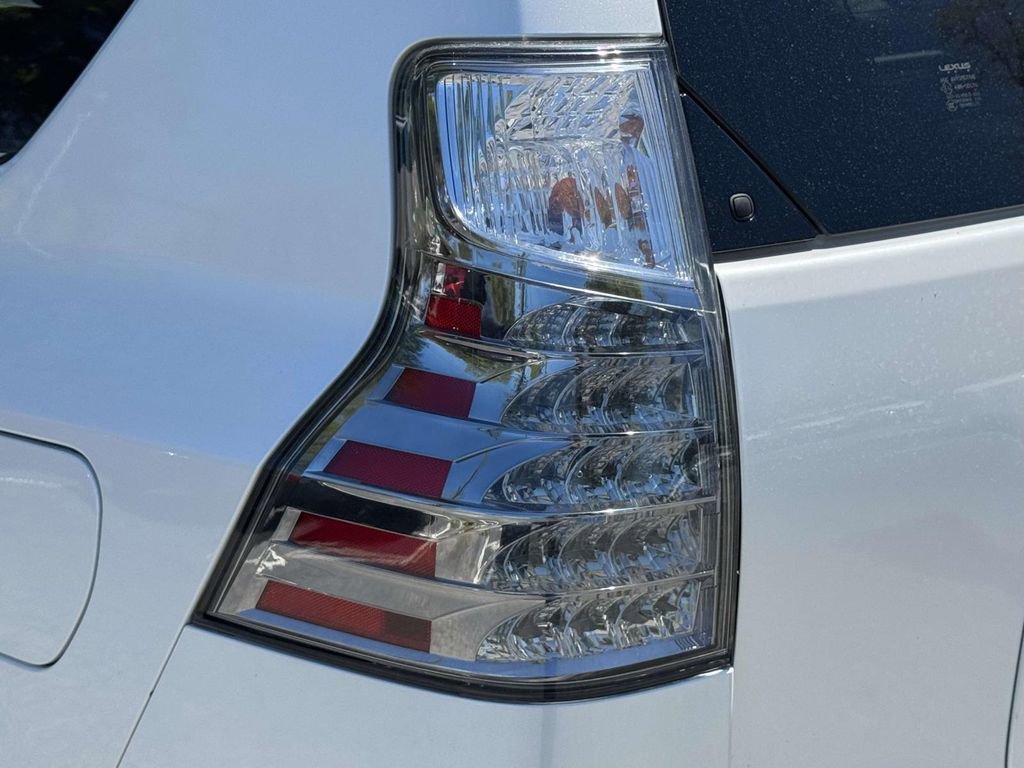 Used 2023 Lexus GX 460 Premium w/ Premium Package AWD/4WD image 9