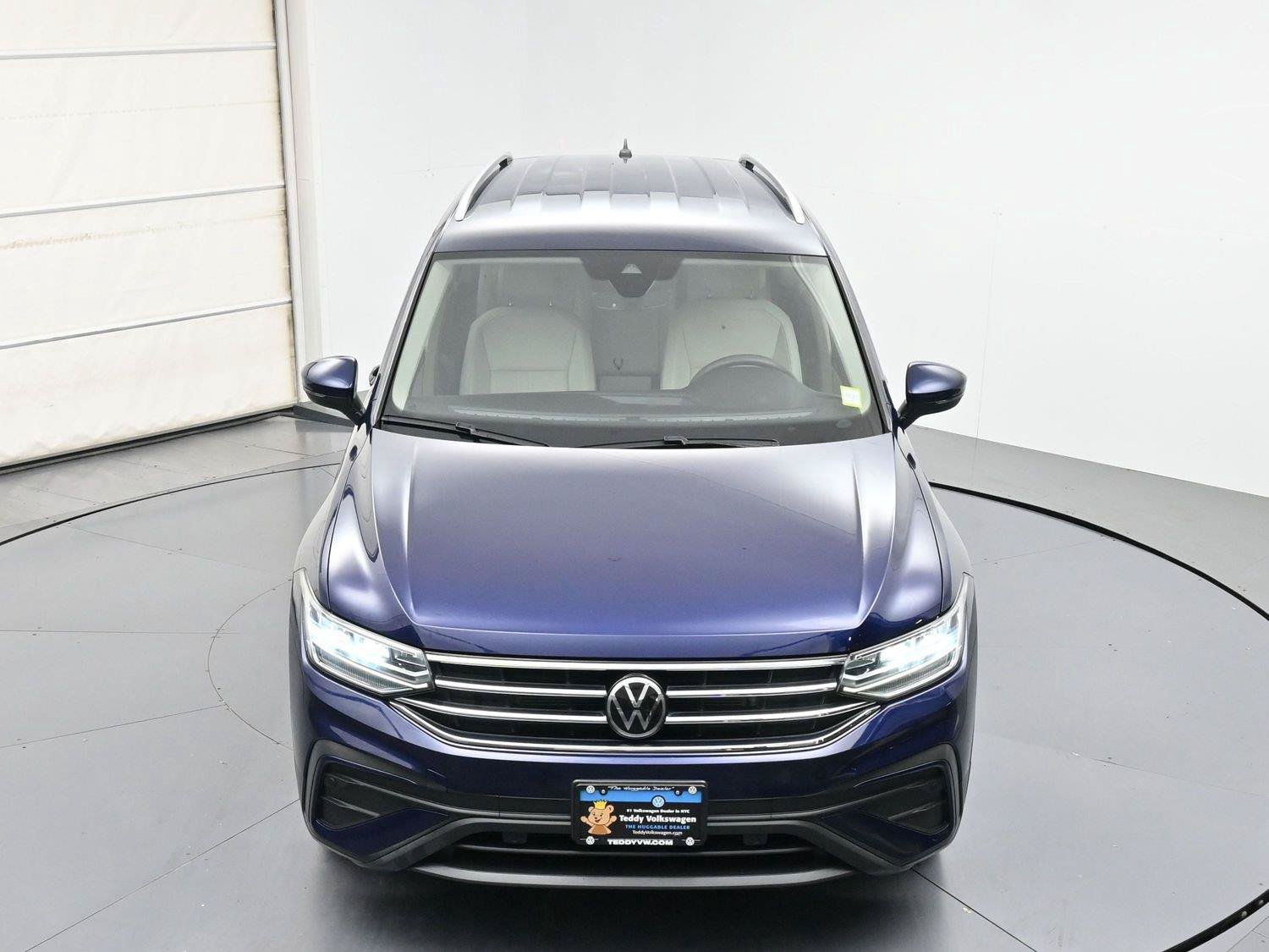 Used 2022 Volkswagen Tiguan SE AWD/4WD image 32