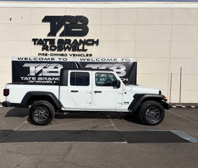 Used 2025 Jeep Gladiator Sport image 5