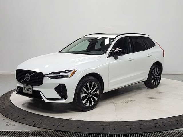 Used 2025 Volvo XC60 B5 Plus AWD/4WD image 3