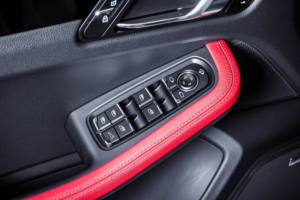 Certified 2025 Porsche Macan image 26