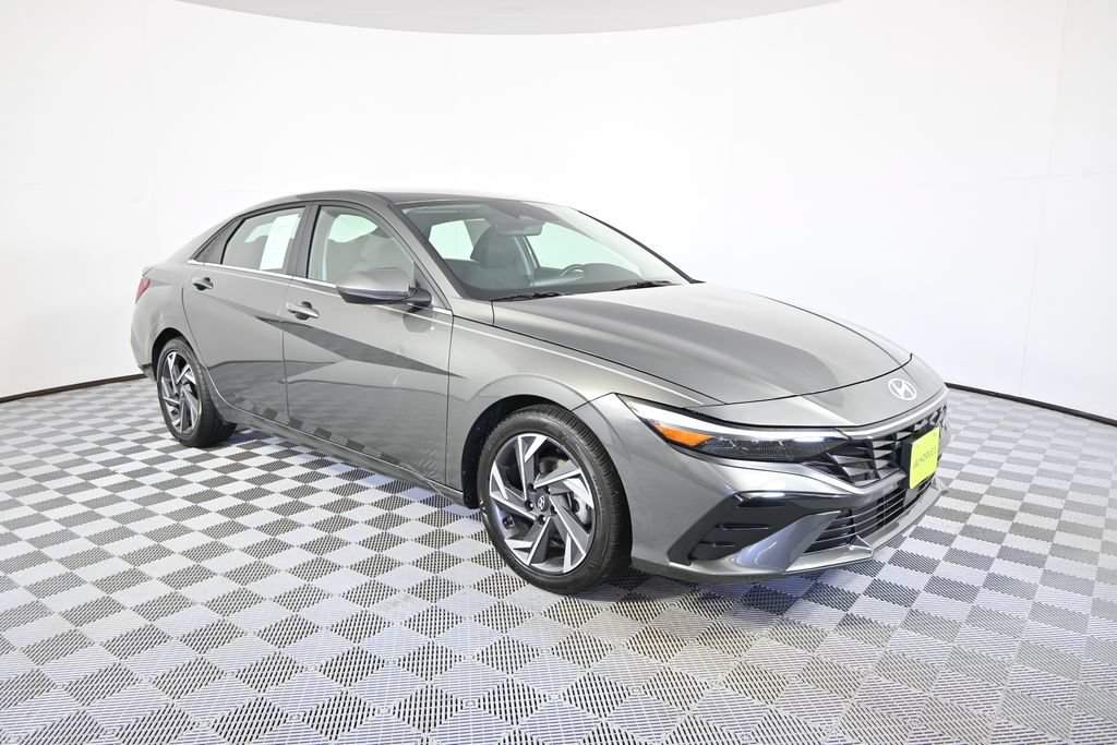 Used 2024 Hyundai Elantra SEL w/ Convenience Package FWD image 9
