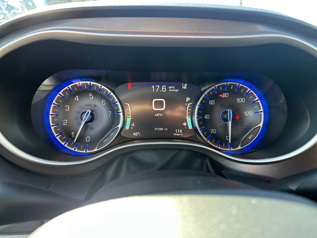 Used 2024 Chrysler Pacifica Touring-L image 15