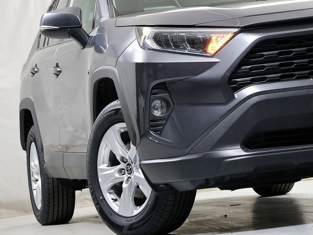 Used 2021 Toyota RAV4 XLE w/ Convenience Package AWD/4WD image 4