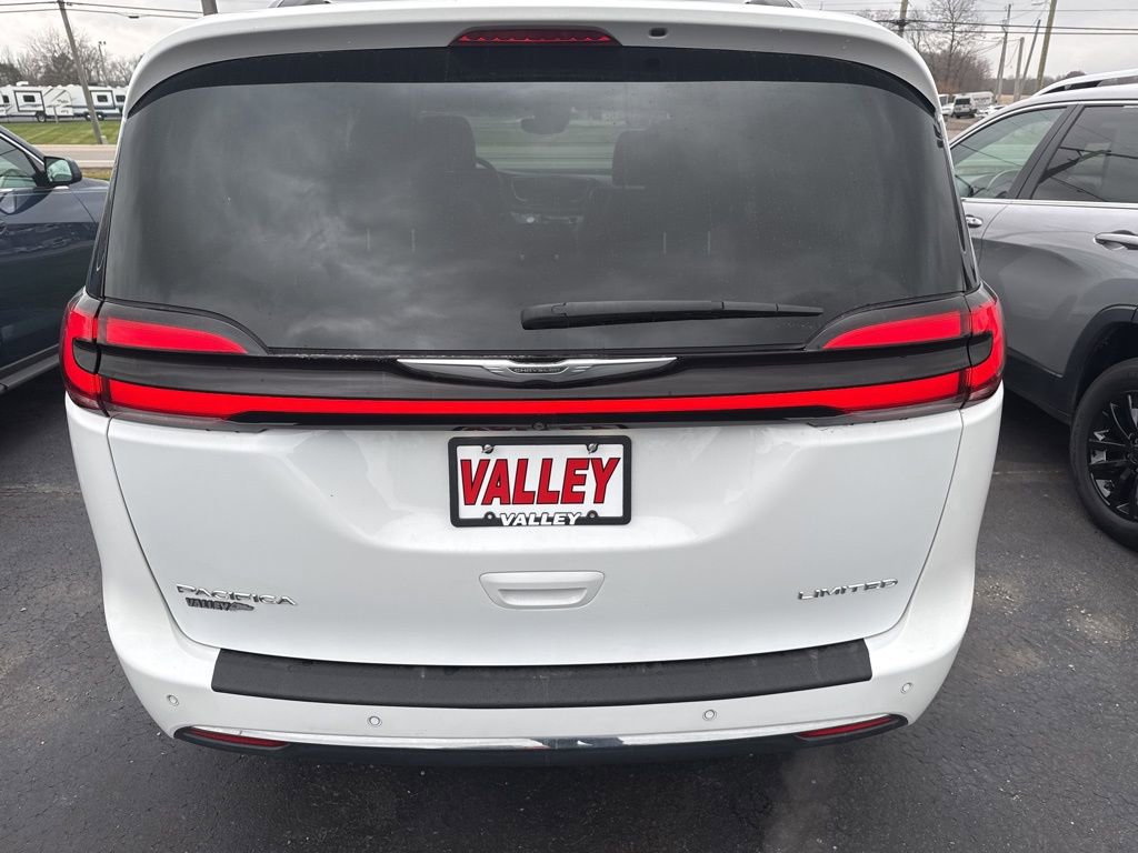 Used 2022 Chrysler Pacifica Limited image 35