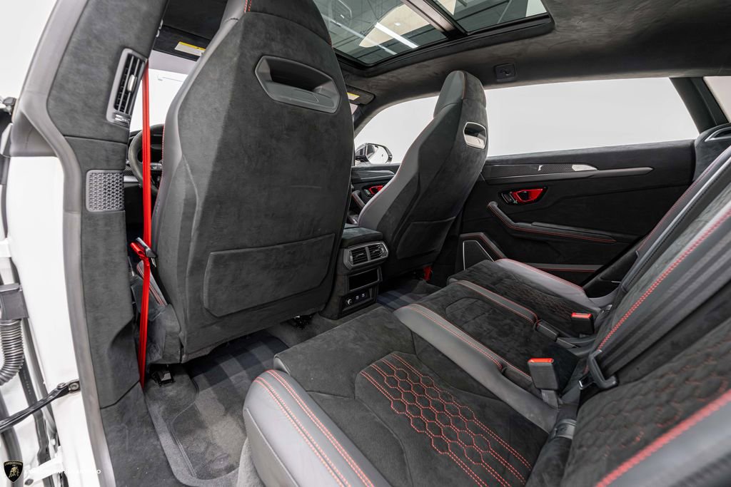 Used 2023 Lamborghini Urus Performante AWD/4WD image 40