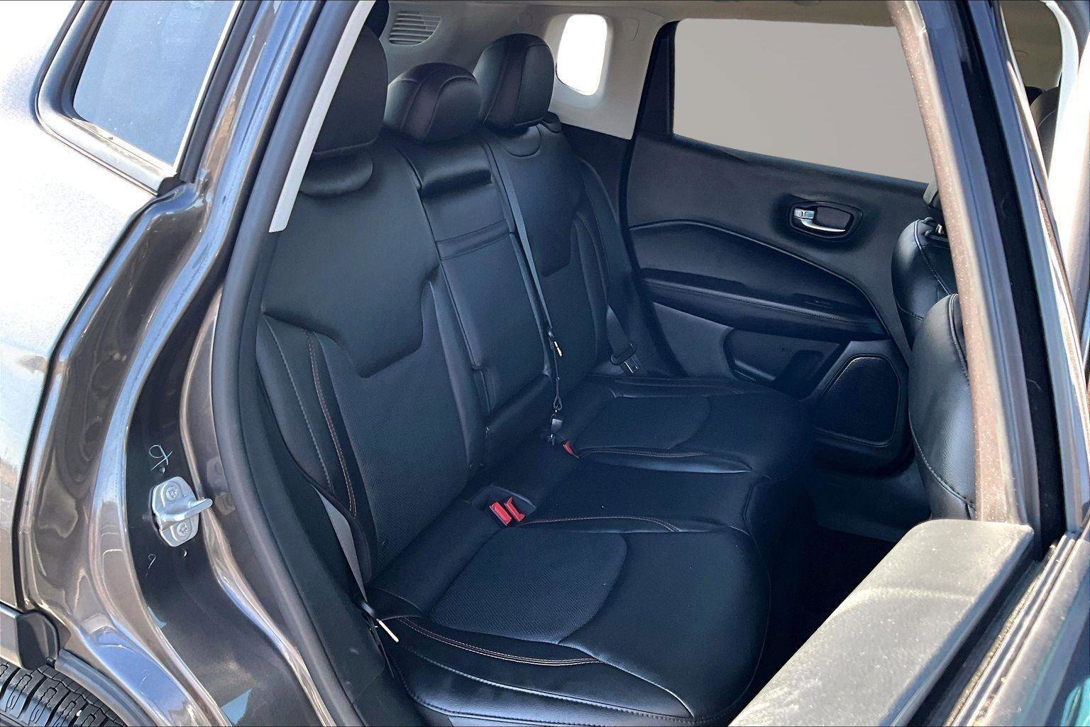 Used 2018 Jeep Compass Limited image 28