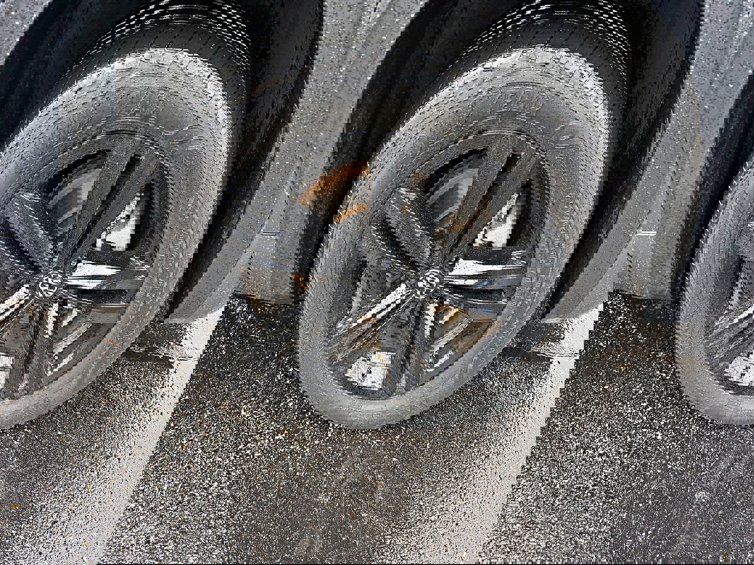 Used 2023 Volkswagen Atlas SEL R-Line image 11