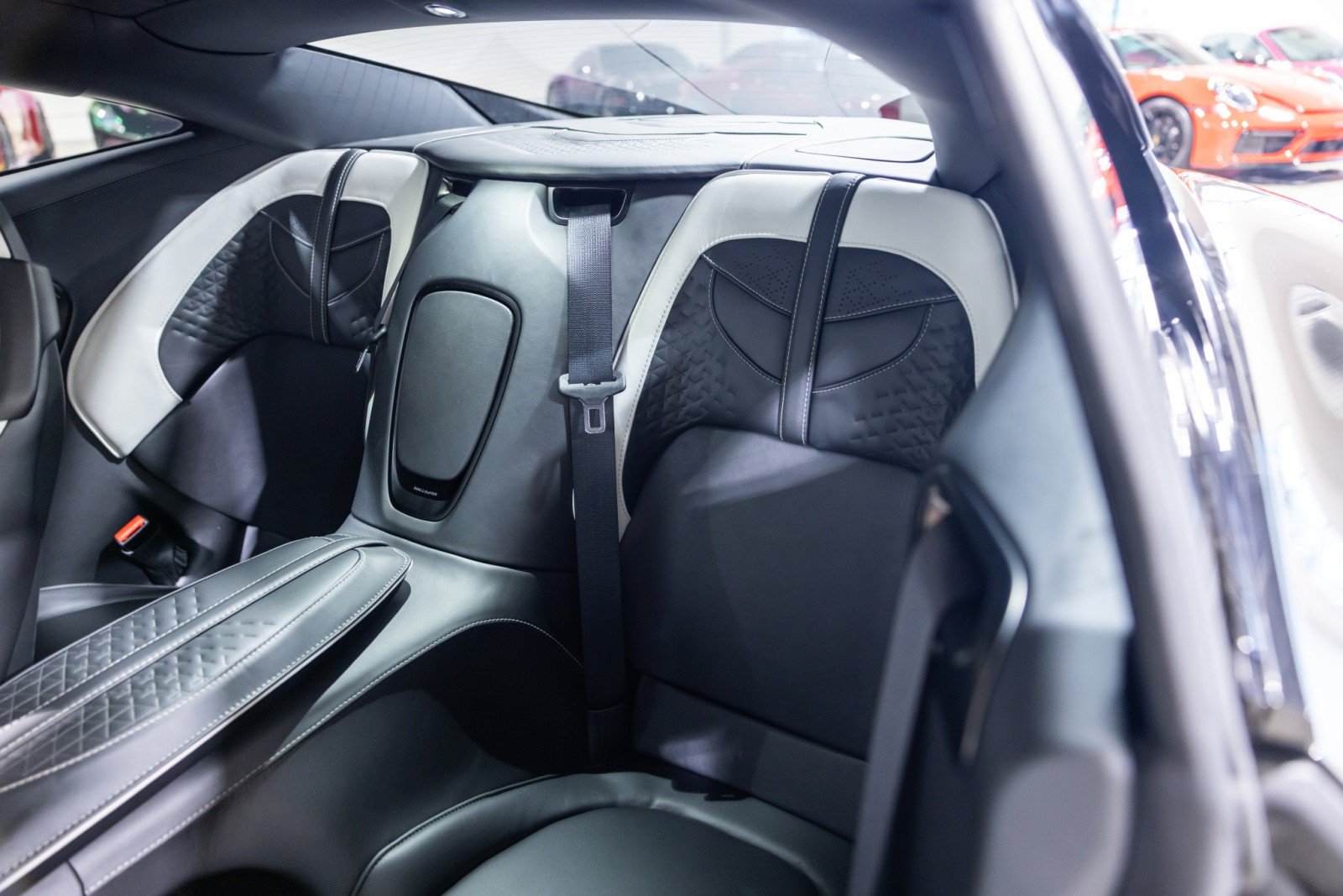 Used 2022 Aston Martin DBS Superleggera RWD image 40