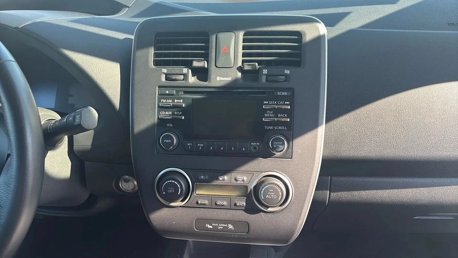 Used 2015 Nissan Leaf S FWD image 9