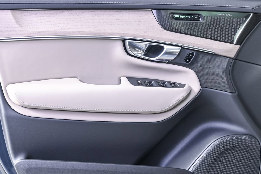 Certified 2026 Volvo XC90 B6 Plus w/ Protection Package Premier image 8