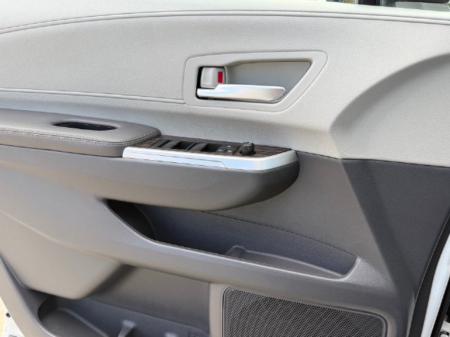 Used 2023 Toyota Sienna XLE FWD image 22