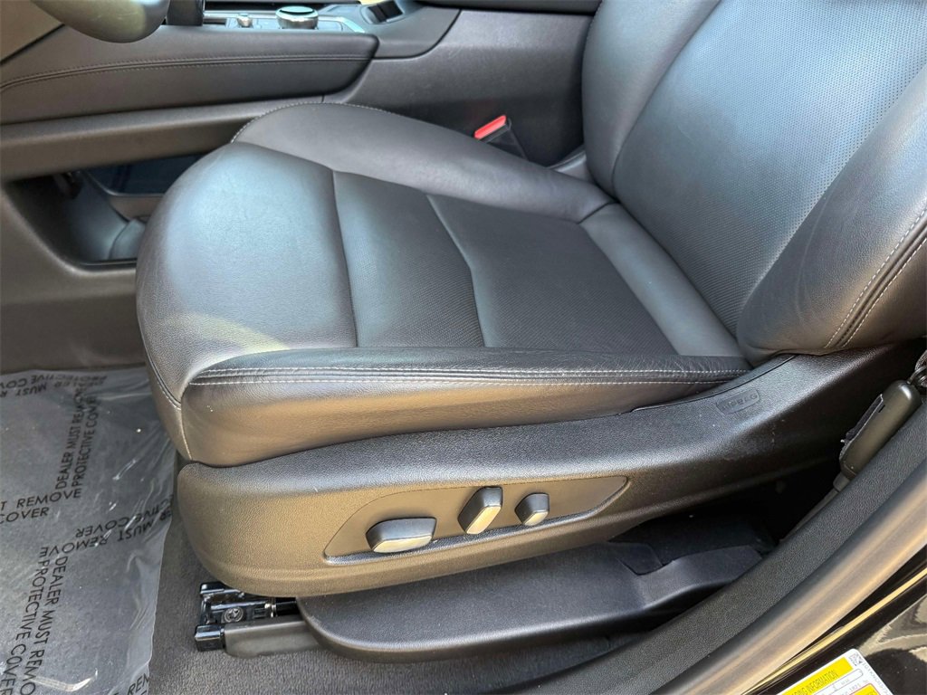 Used 2025 Cadillac XT5 Premium Luxury image 3