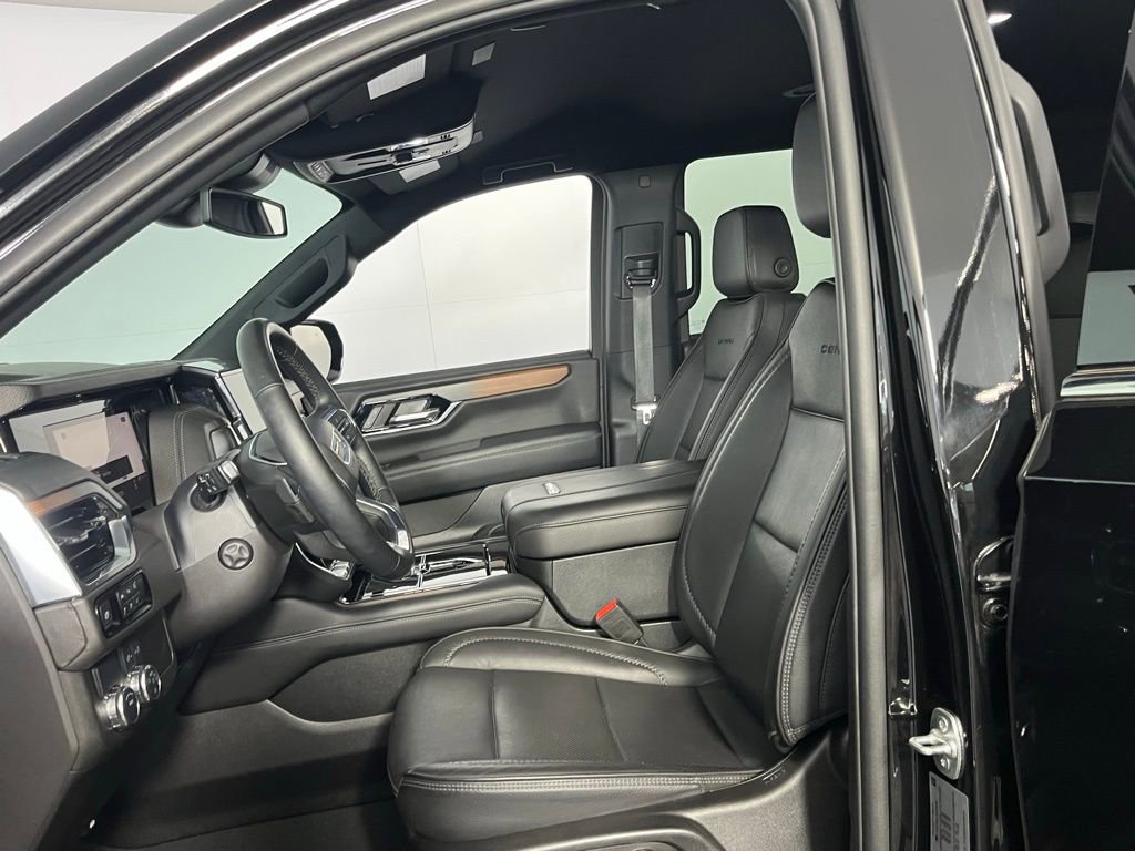 Used 2025 GMC Yukon Denali image 21