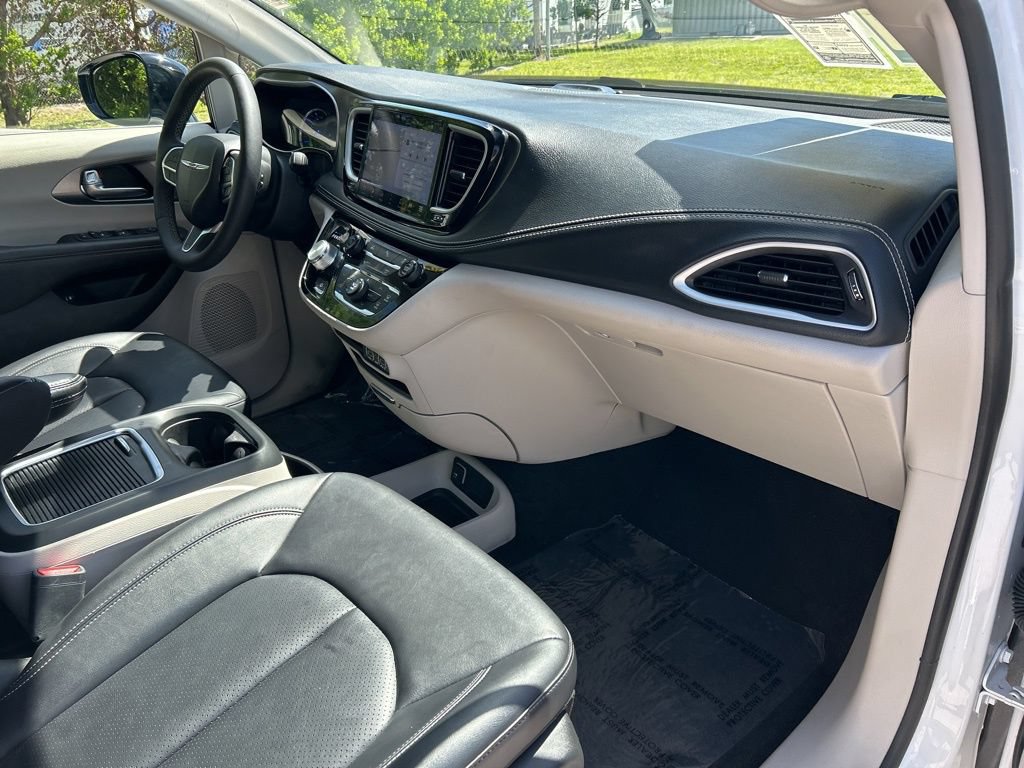 Used 2024 Chrysler Pacifica Limited FWD image 47