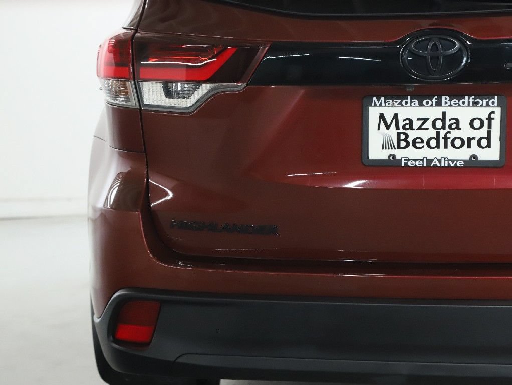 Used 2019 Toyota Highlander SE w/ Nightshade Edition AWD/4WD image 46