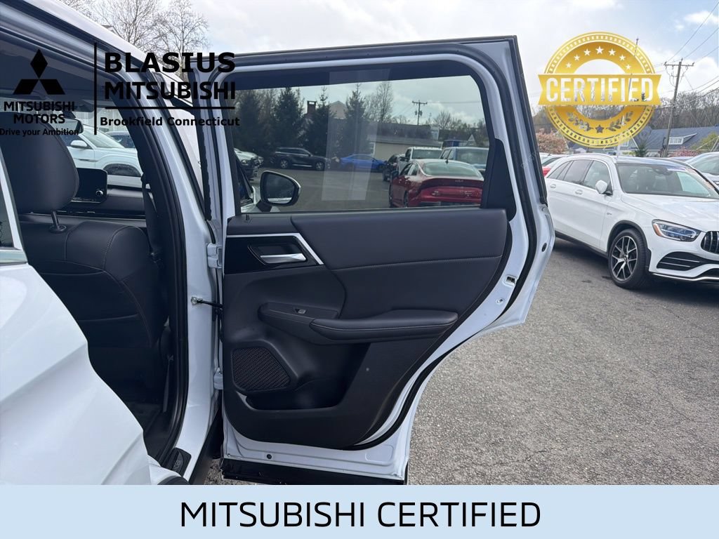 Used 2023 Mitsubishi Outlander 4WD Plug-In Hybrid image 35