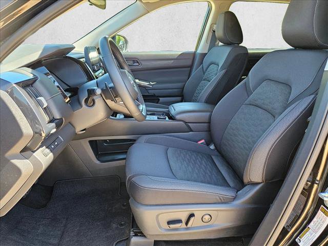 Used 2025 Nissan Pathfinder SV AWD/4WD image 15