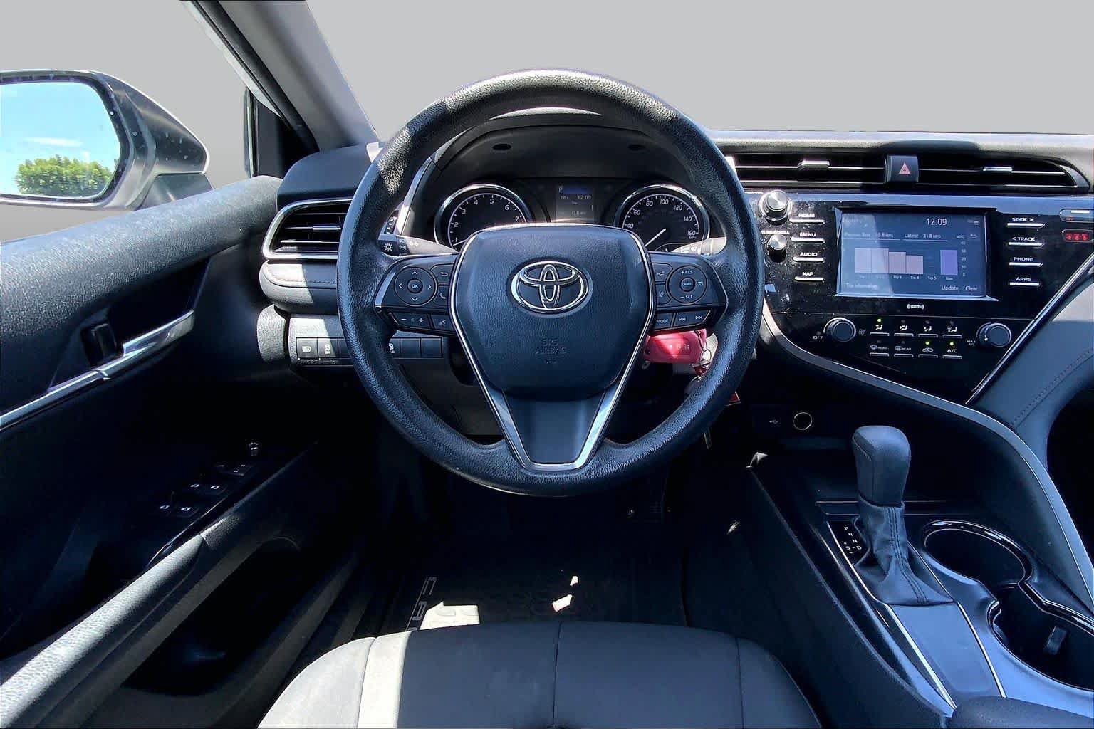 Used 2020 Toyota Camry LE FWD image 5