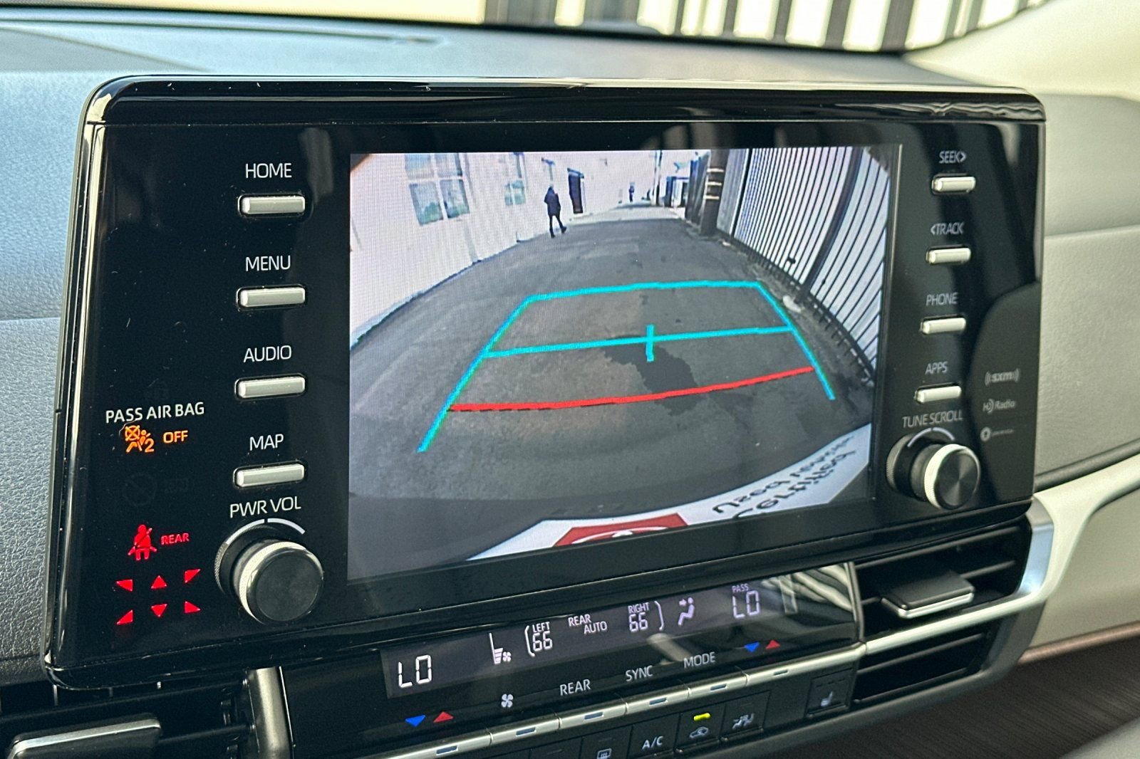 Certified 2022 Toyota Sienna XLE image 21